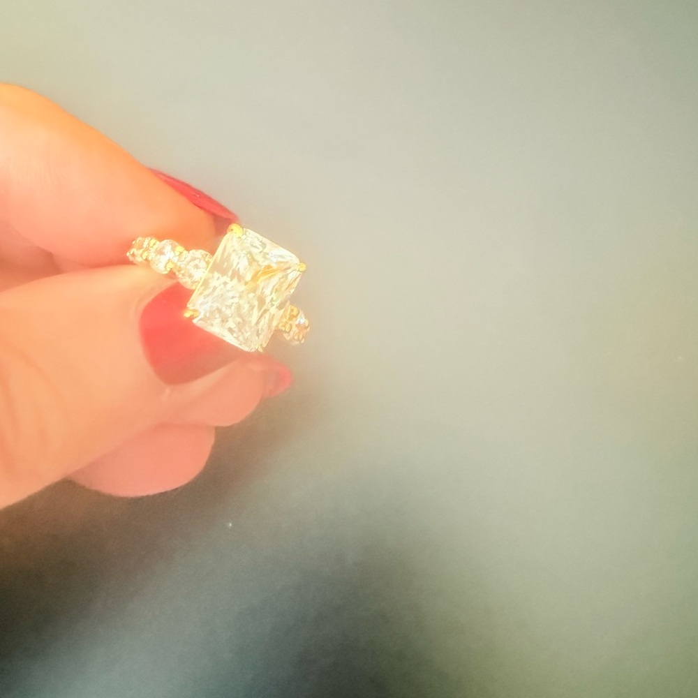 Beautiful Moissanite silver ring with gold plating size 6 - Picture 5 of 6